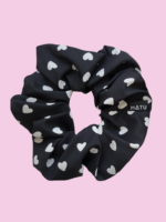 SILKY SCRUNCHIE GUMIČKA ČERNÁ <br> - BÍLÁ SRDÍČKA - Obrázek 3