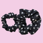 SILKY SCRUNCHIE GUMIČKA ČERNÁ <br> - BÍLÁ SRDÍČKA