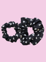 SILKY SCRUNCHIE GUMIČKA ČERNÁ <br> - BÍLÁ SRDÍČKA