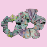 SILKY SCRUNCHIE GUMIČKA - DUHOVÁ SRDÍČKA