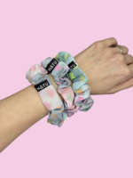 SILKY SCRUNCHIE GUMIČKA - DUHOVÁ SRDÍČKA - Obrázek 4